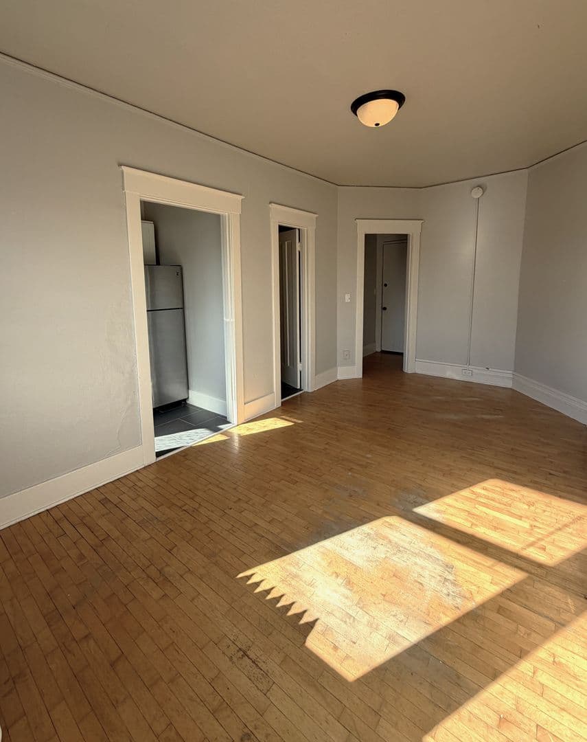 Tacoma Apartment: 629 St Helens Ave
