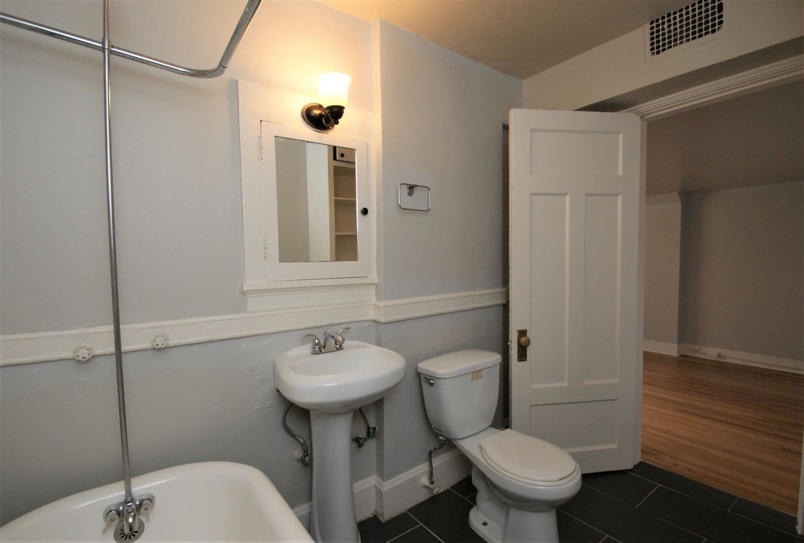 Tacoma Apartment: 629 St Helens Ave