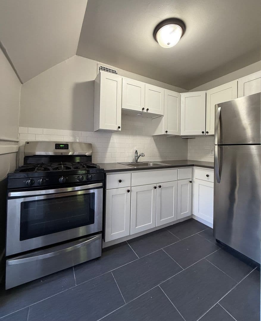 Tacoma Apartment: 629 St Helens Ave