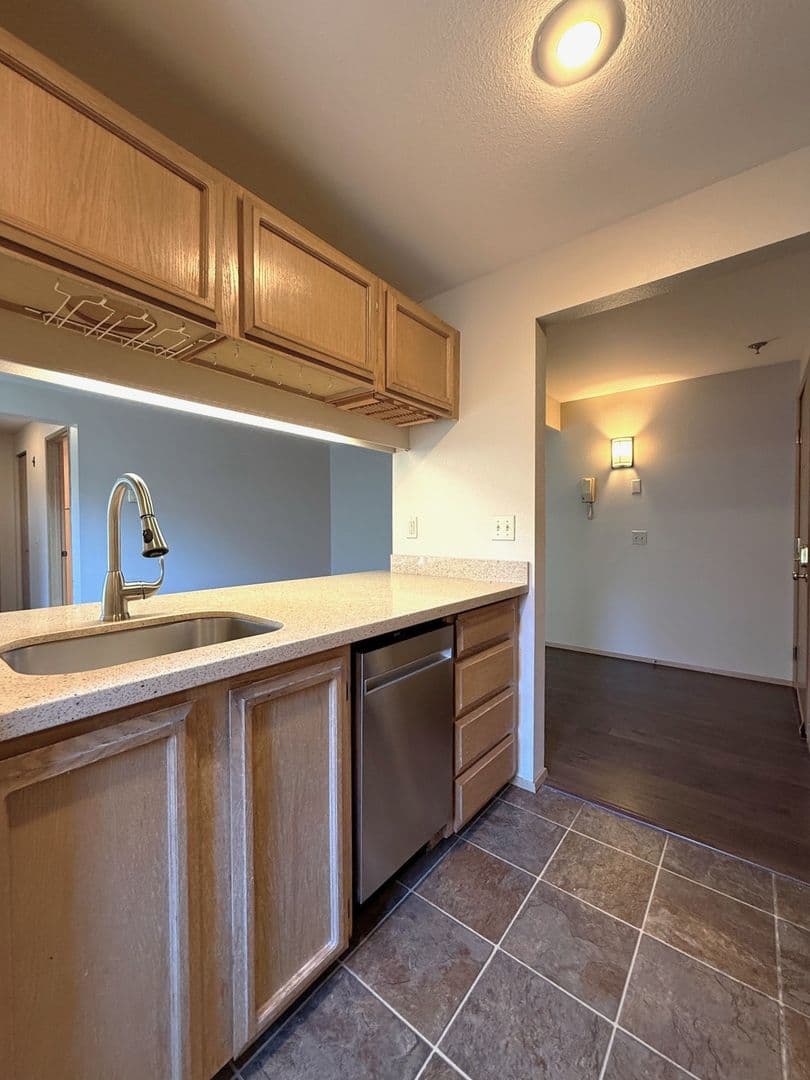 SEATTLE Apartment: 2612 E MADISON ST