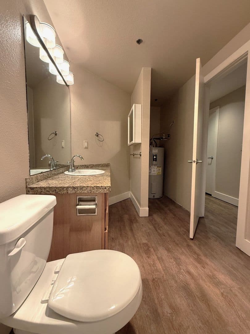 Seattle Apartment: 1813 19th Ave