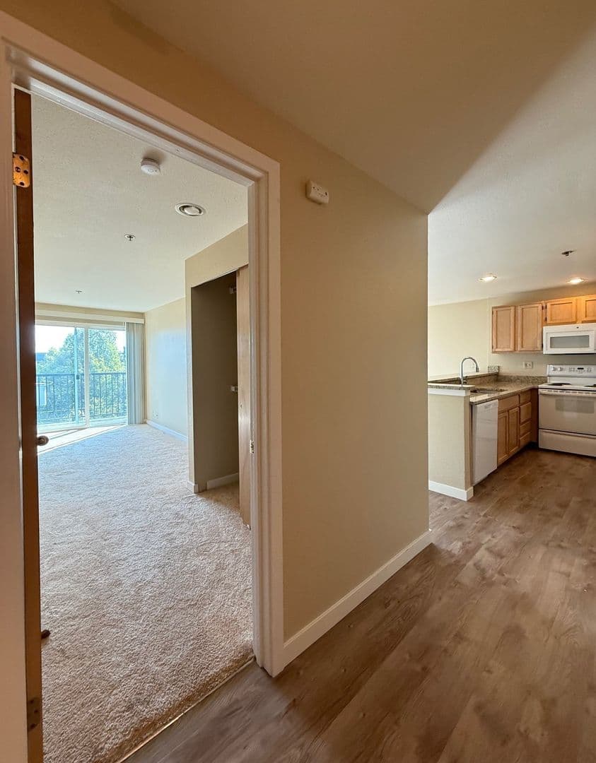 Seattle Apartment: 1813 19th Ave