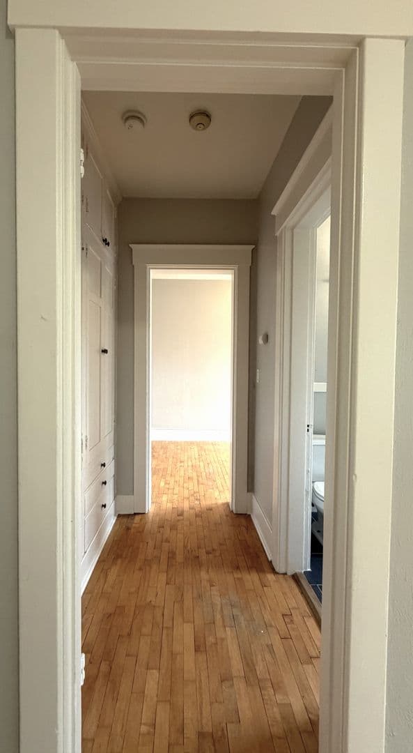 Tacoma Apartment: 629 St Helens Ave
