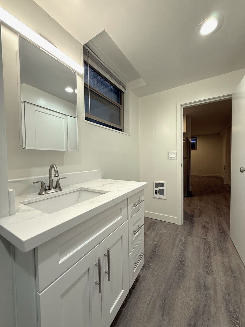 SEATTLE Apartment: 1215 E SPRING ST