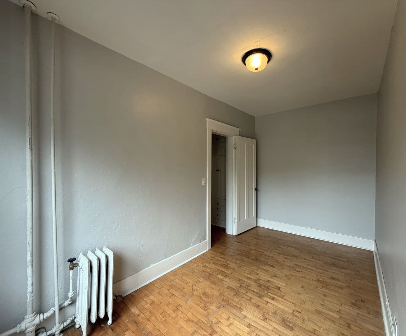 Tacoma Apartment: 629 St Helens Ave