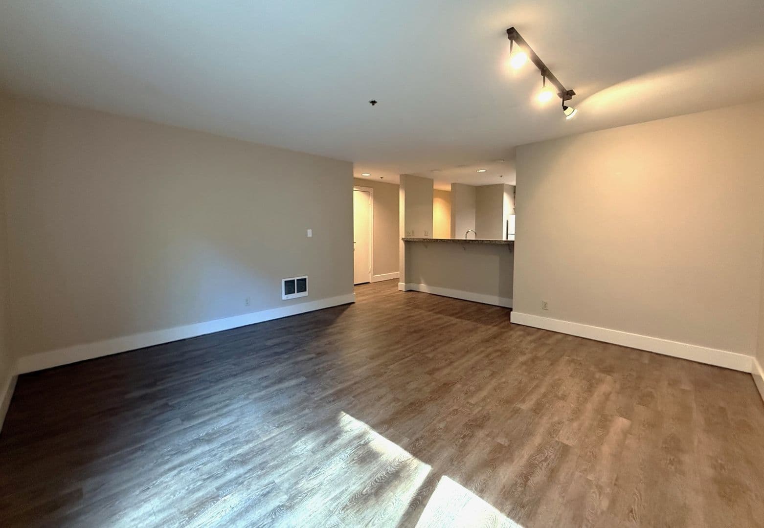 Seattle Apartment: 1813 19th Ave