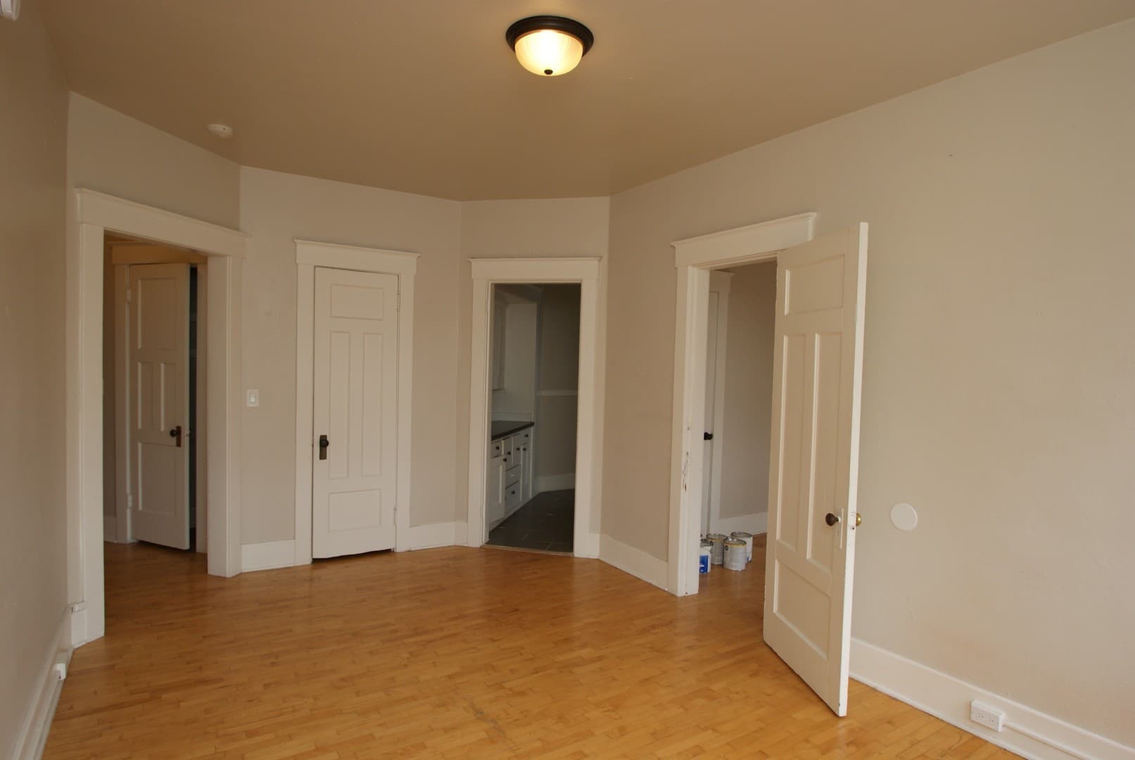 Tacoma Apartment: 629 St Helens Ave
