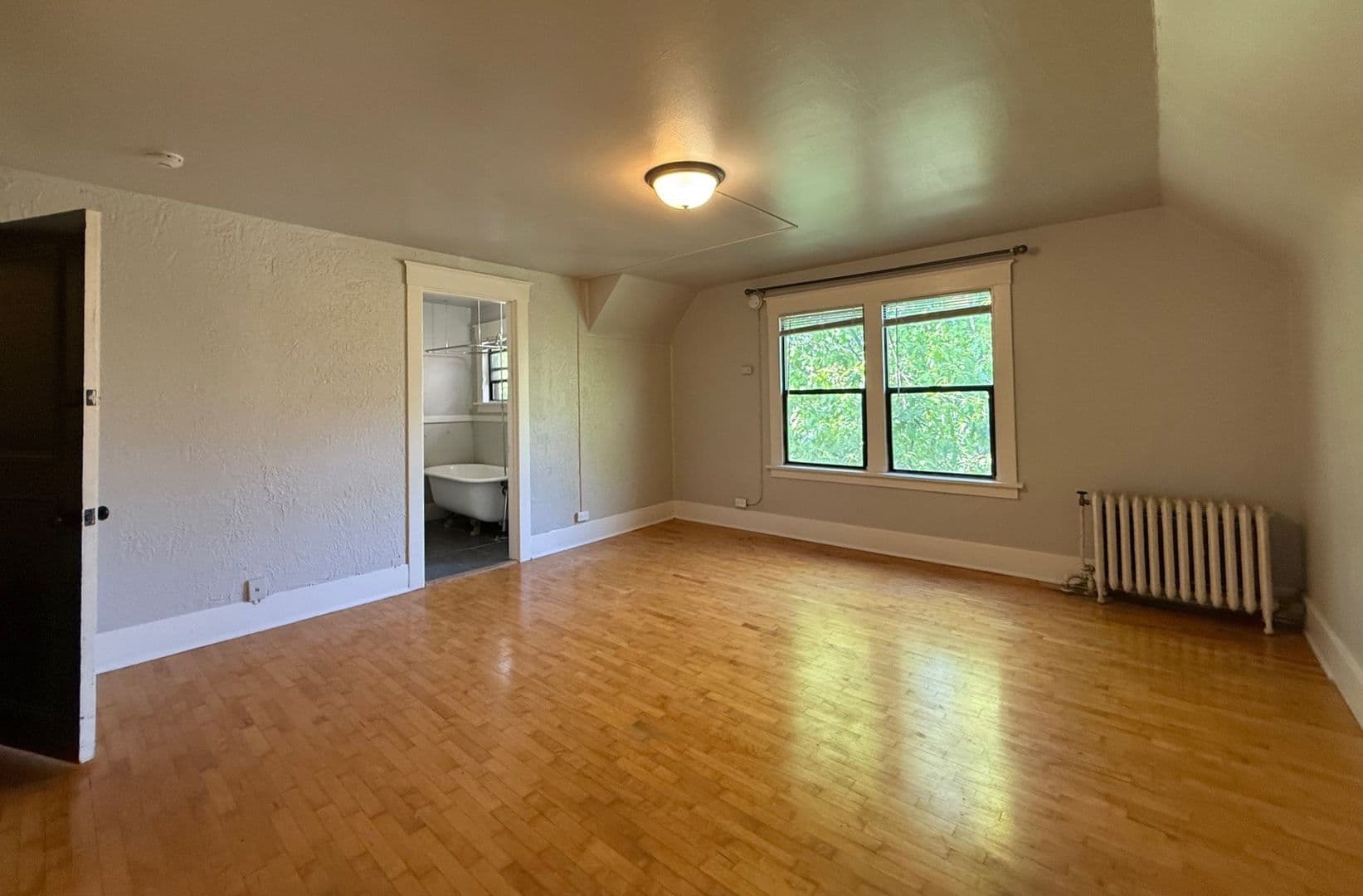 Tacoma Apartment: 629 St Helens Ave