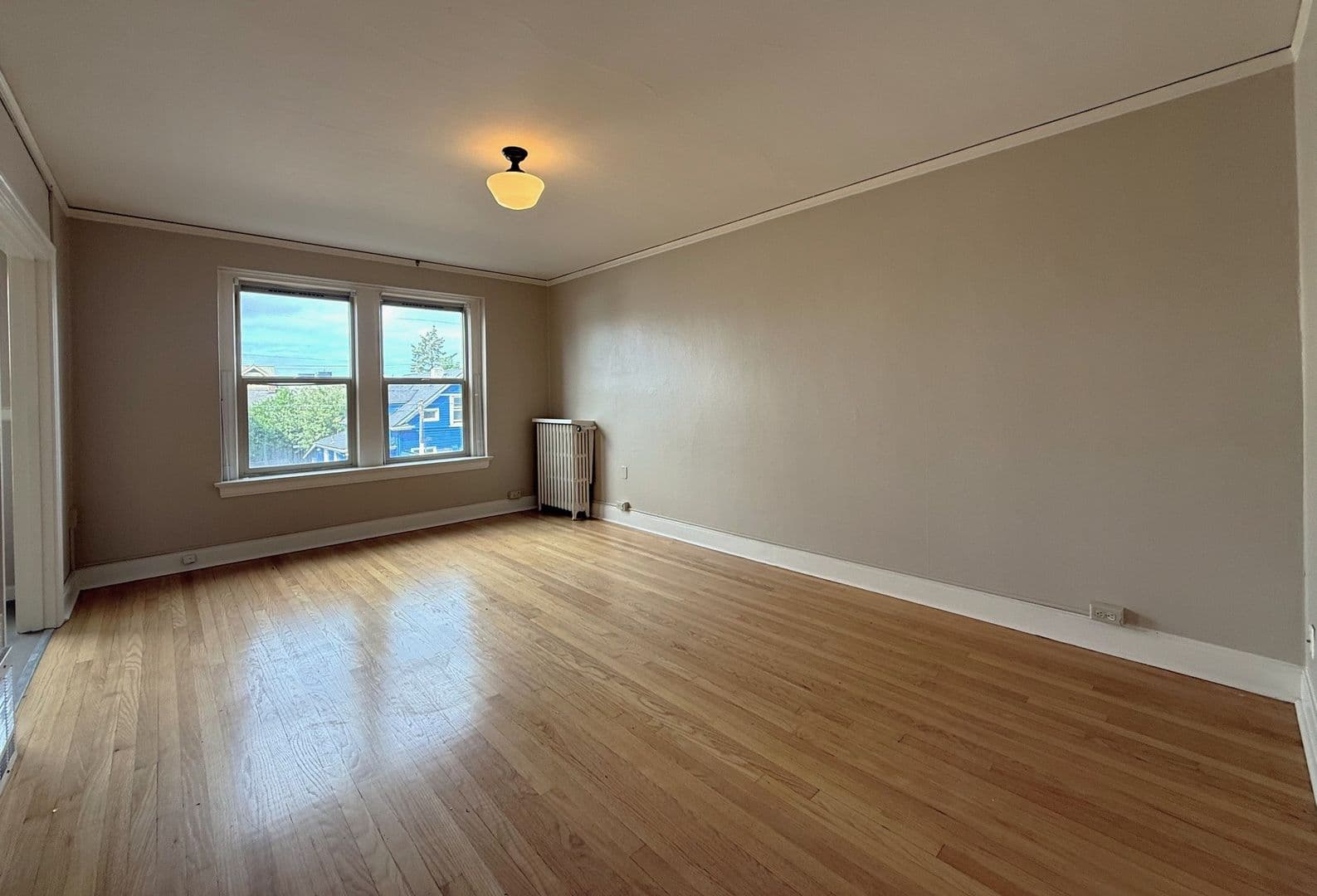 Seattle Apartment: 1833 13th Ave