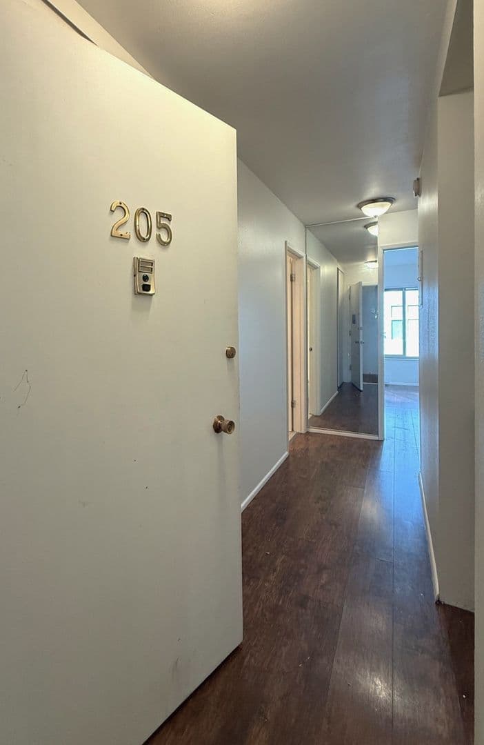 Seattle Apartment: 4225 11th Ave NE