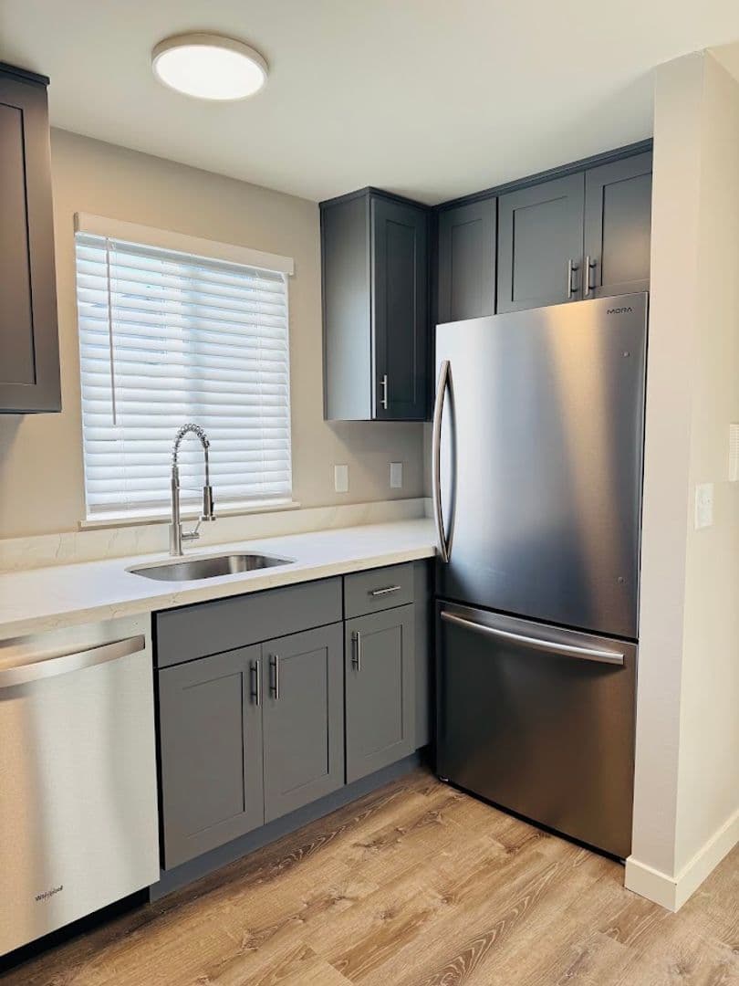 Seattle Apartment: 1215 N 90th St