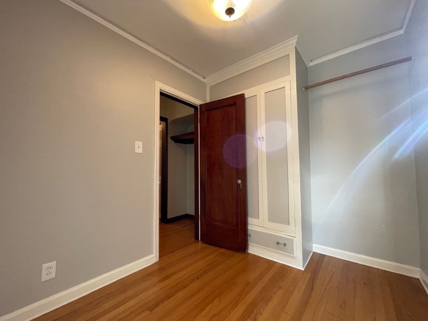 SEATTLE Apartment: 616 4TH AVE W