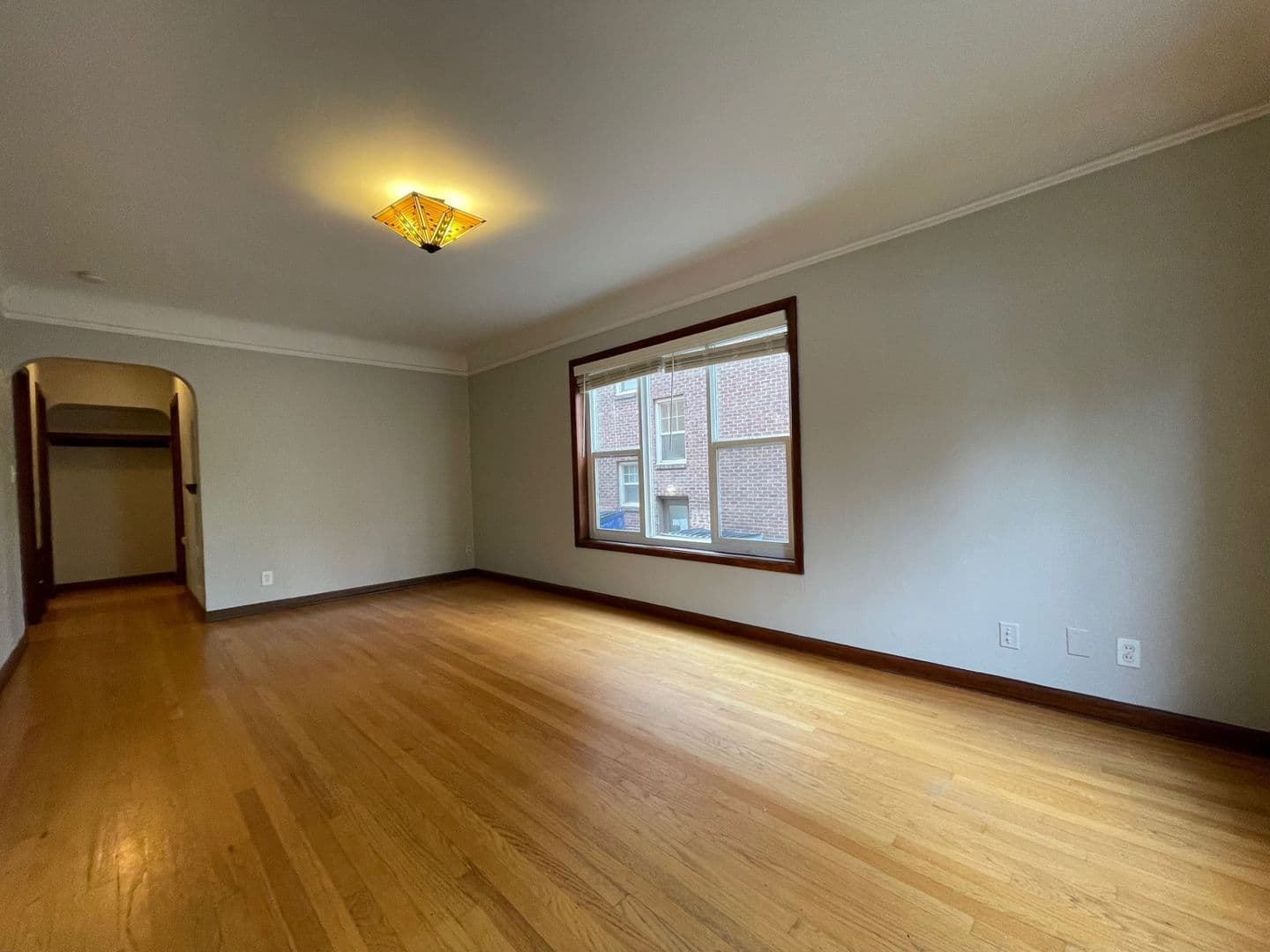 SEATTLE Apartment: 616 4TH AVE W