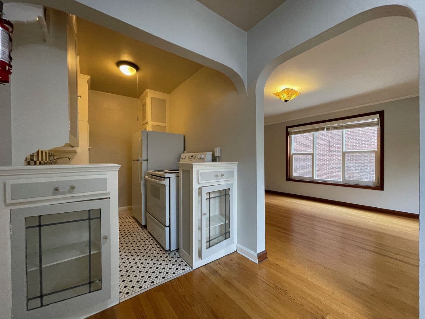 SEATTLE Apartment: 616 4TH AVE W