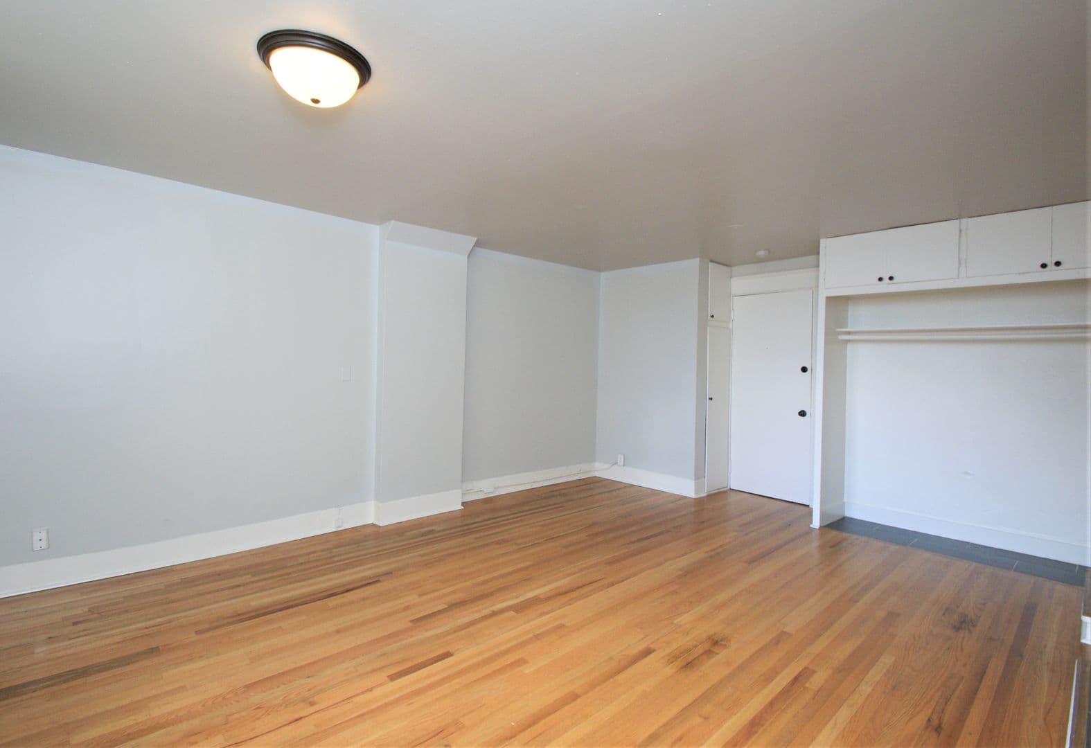 Tacoma Apartment: 629 St Helens Ave