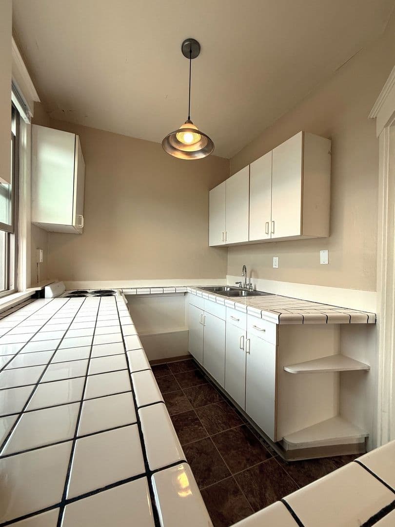 SEATTLE Apartment: 1215 E SPRING ST
