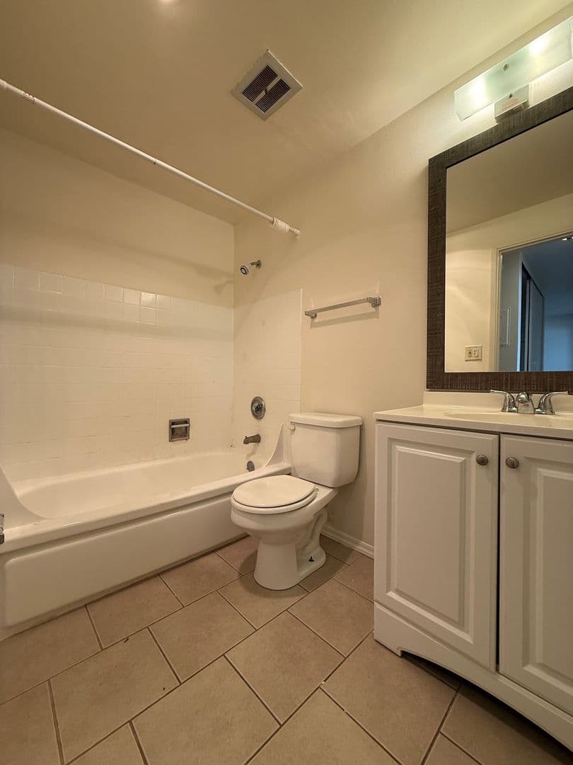 Seattle Apartment: 4225 11th Ave NE