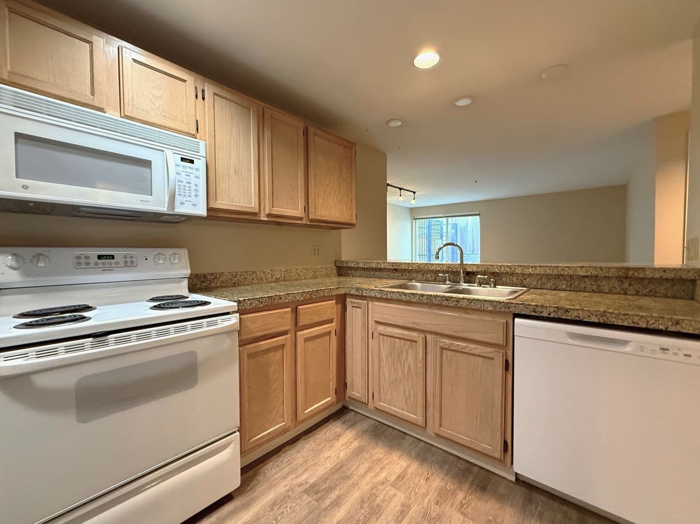 Seattle Apartment: 1813 19th Ave