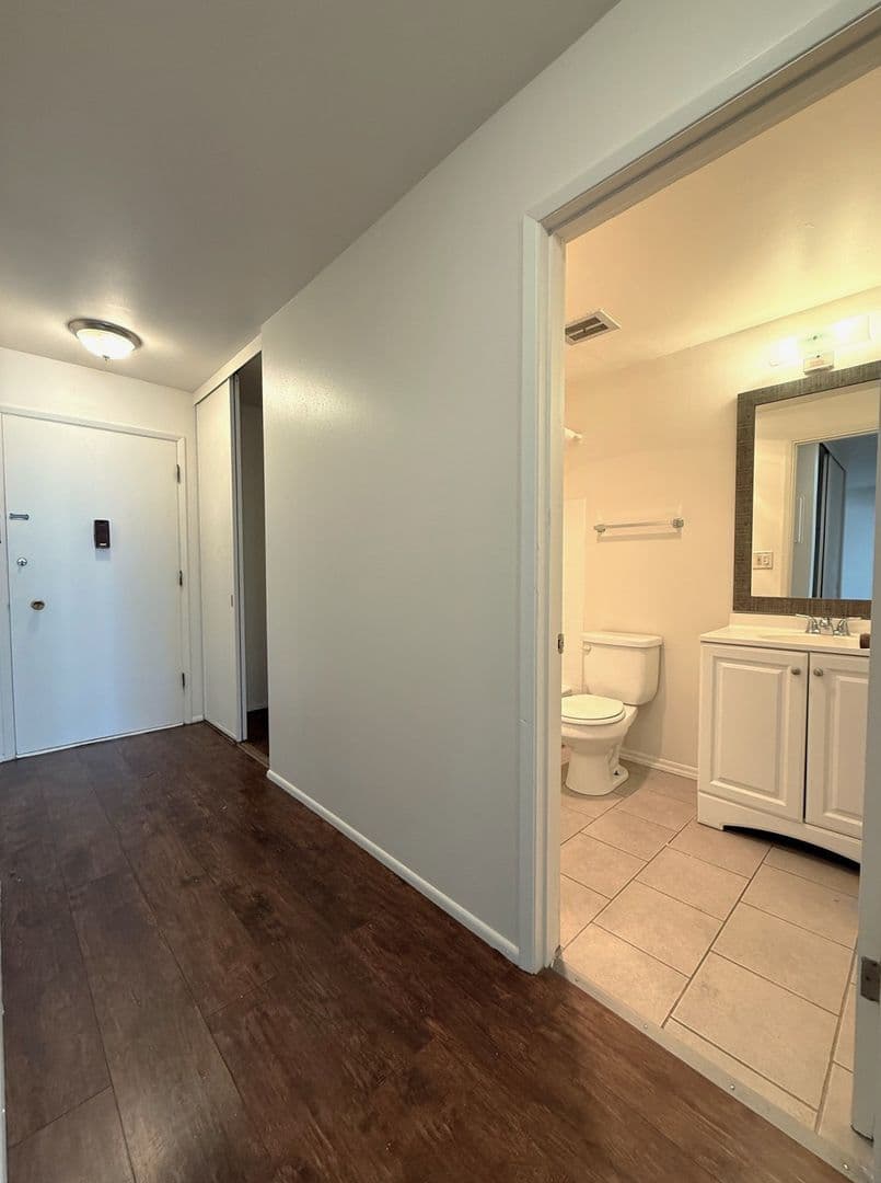 Seattle Apartment: 4225 11th Ave NE