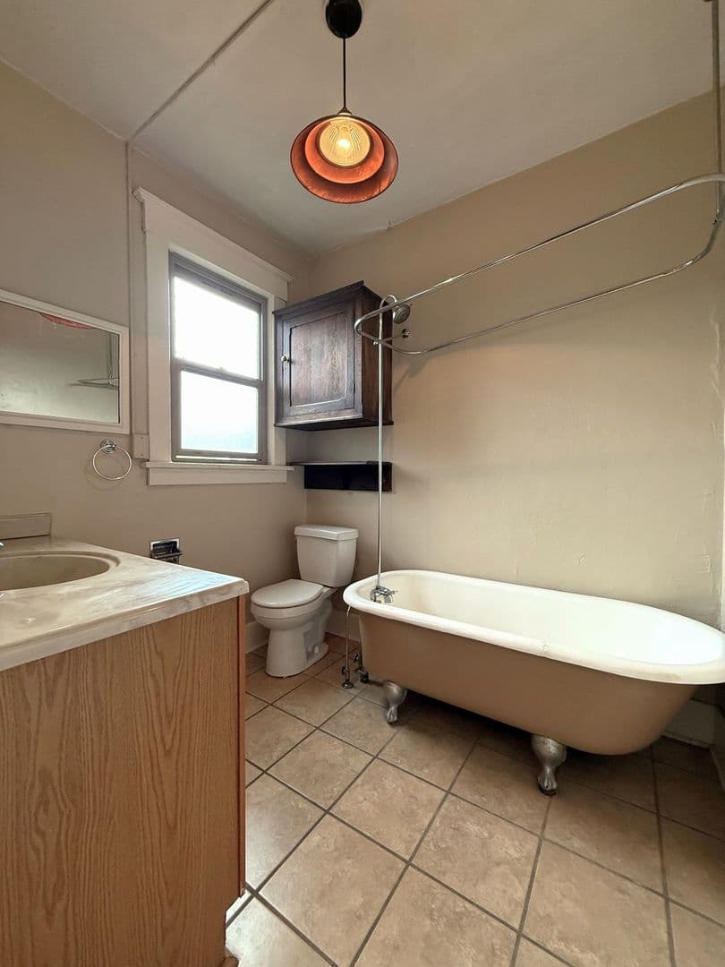 SEATTLE Apartment: 1215 E SPRING ST