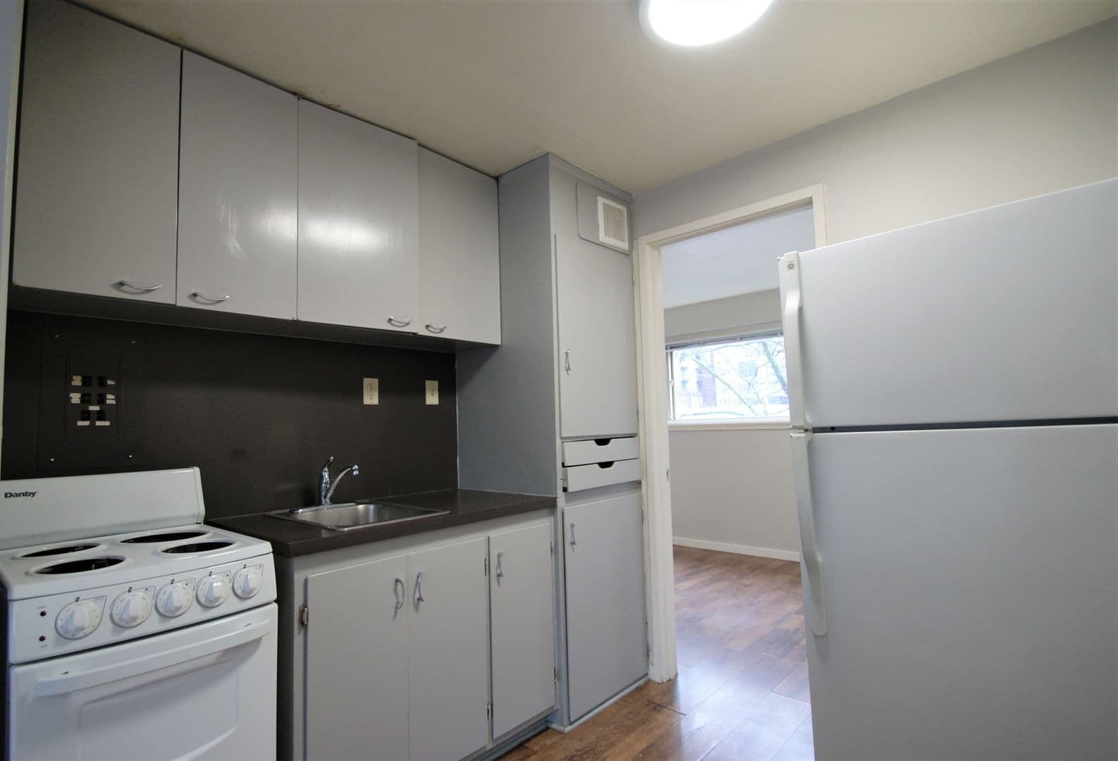 Seattle Apartment: 915 Cherry St