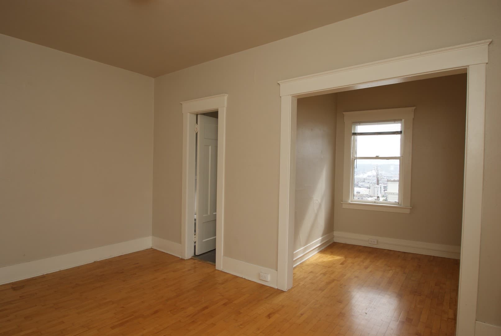 Tacoma Apartment: 629 St Helens Ave