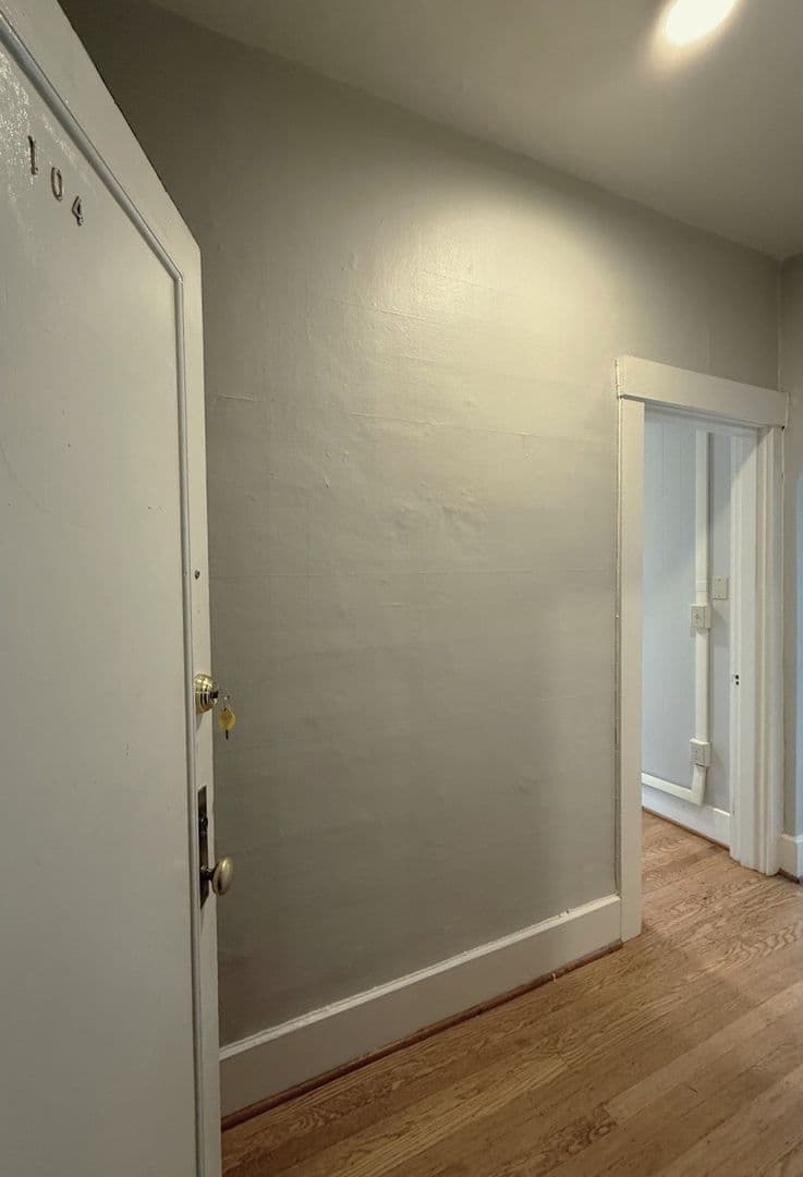 Seattle Apartment: 1803 E John St