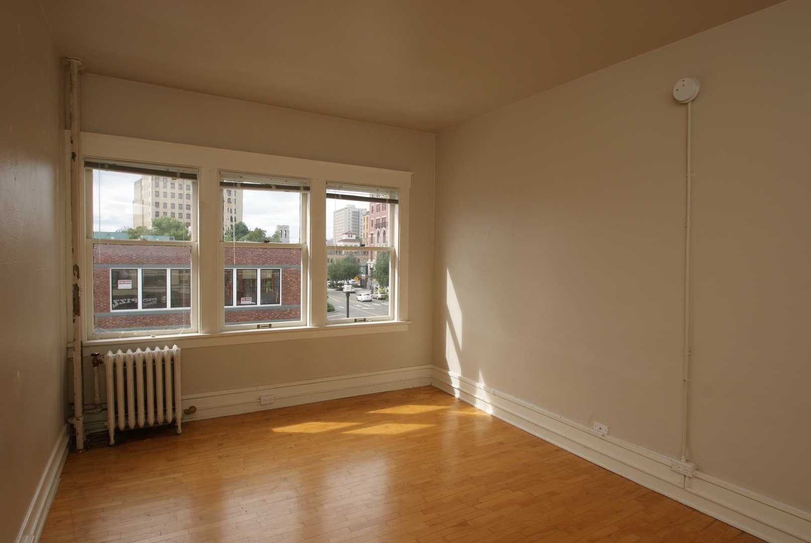Tacoma Apartment: 629 St Helens Ave