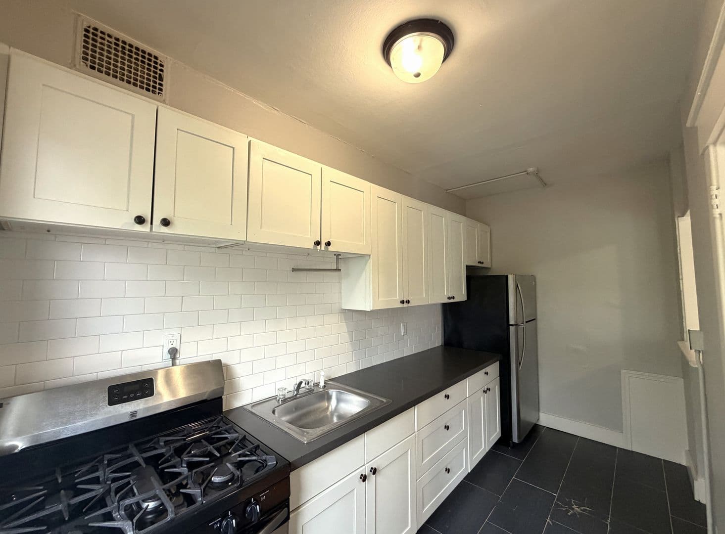 Tacoma Apartment: 629 St Helens Ave