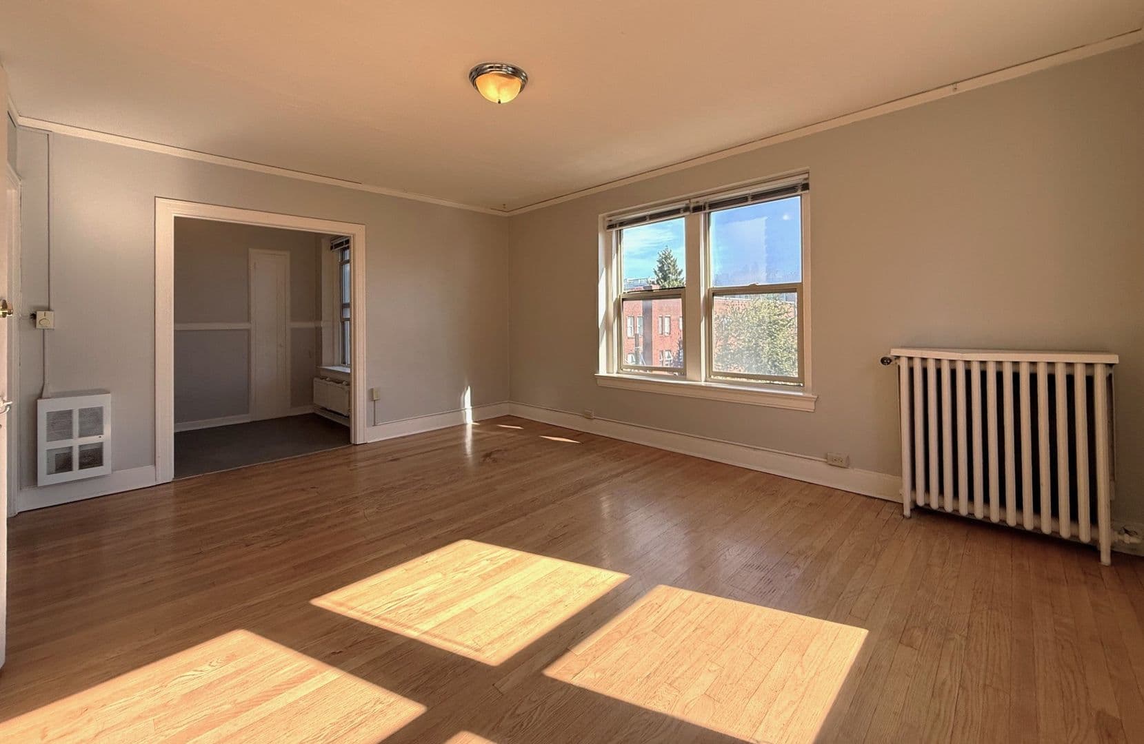 Seattle Apartment: 1833 13th Ave