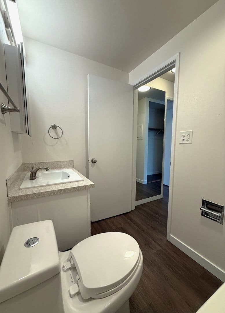 Seattle Apartment: 4225 11th Ave NE