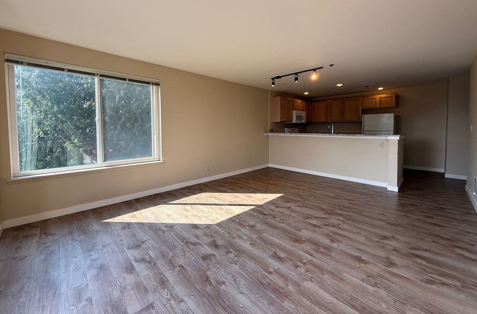 Seattle Apartment: 1813 19th Ave