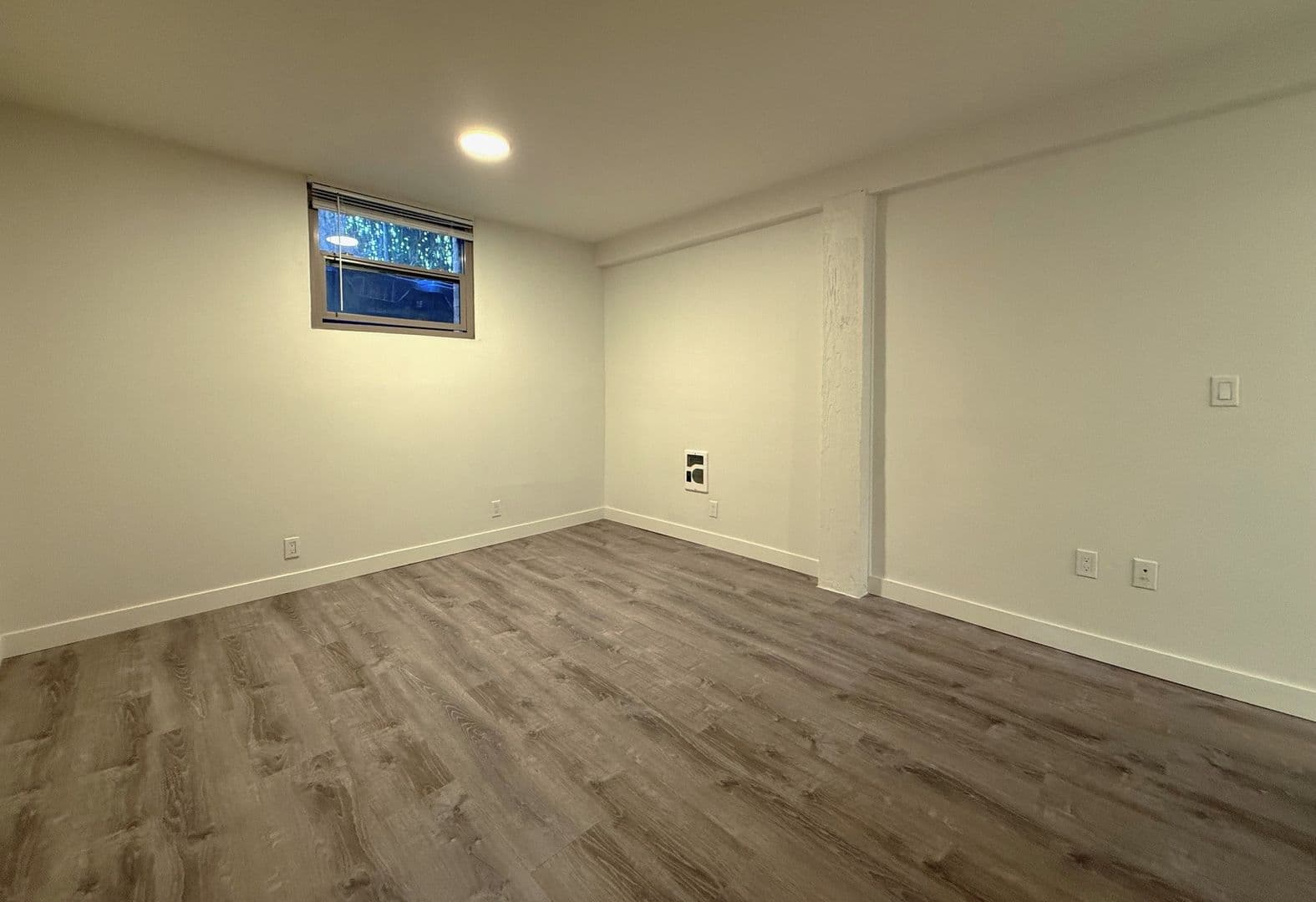 SEATTLE Apartment: 1215 E SPRING ST