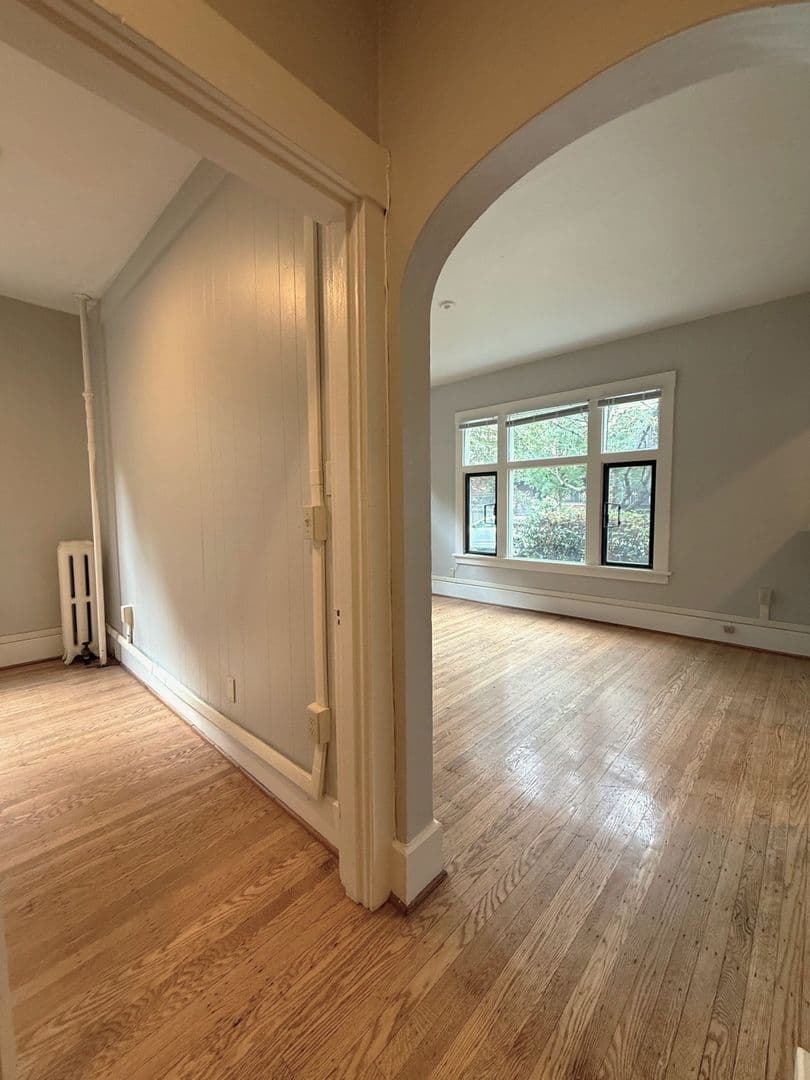 Seattle Apartment: 1803 E John St
