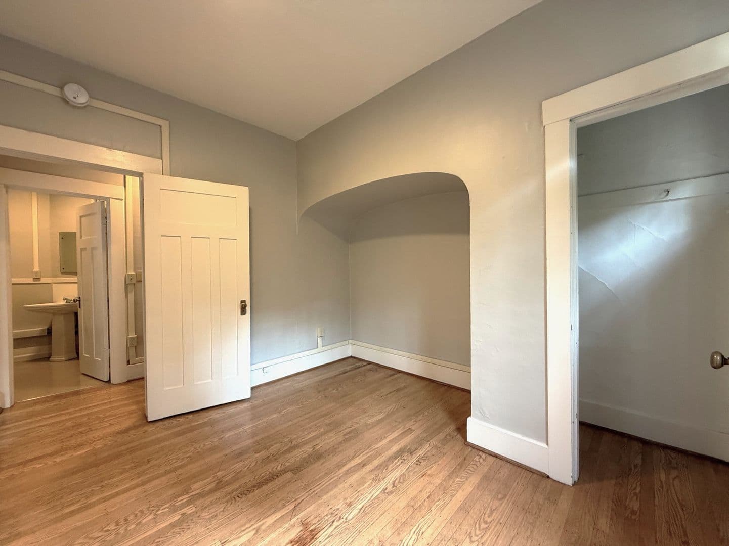 Seattle Apartment: 1803 E John St