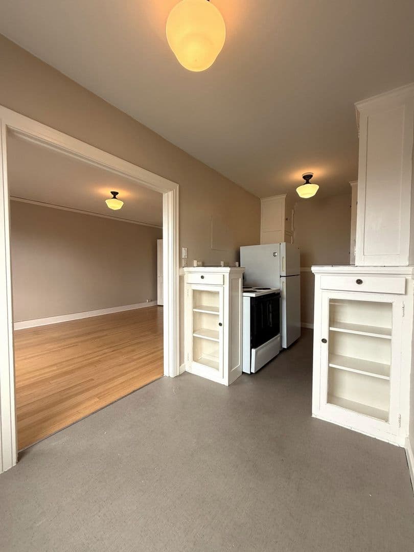 Seattle Apartment: 1833 13th Ave