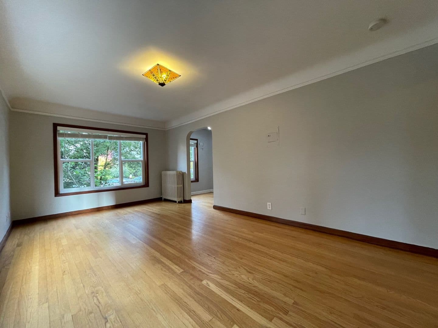 SEATTLE Apartment: 616 4TH AVE W