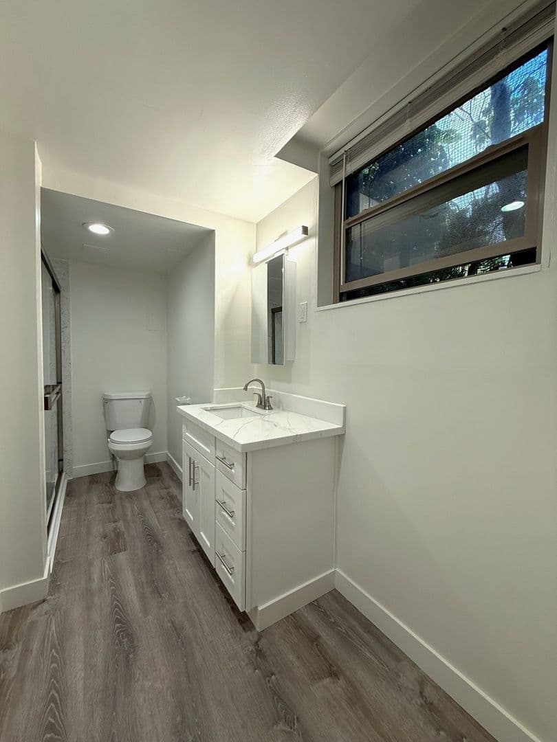 SEATTLE Apartment: 1215 E SPRING ST