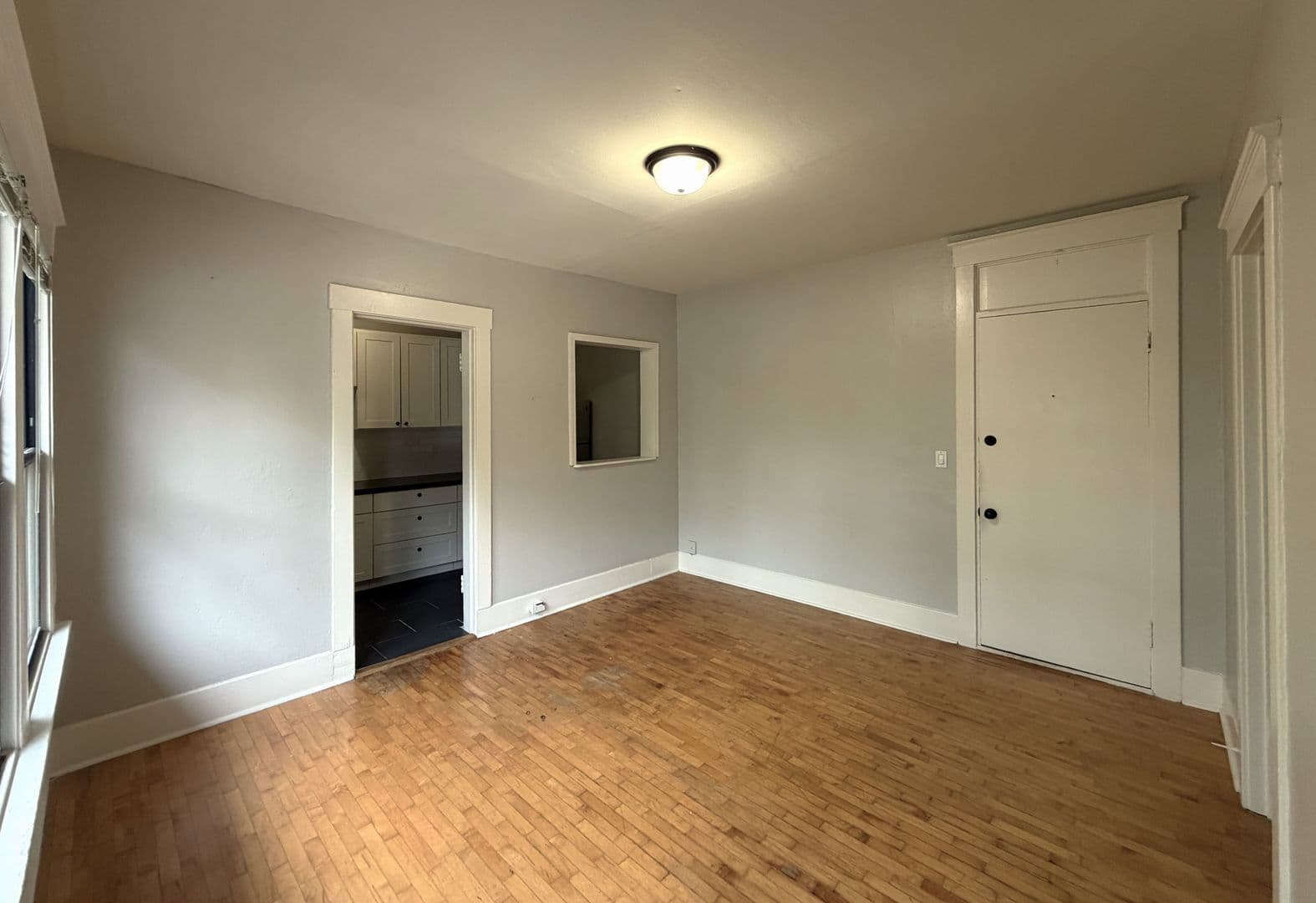 Tacoma Apartment: 629 St Helens Ave