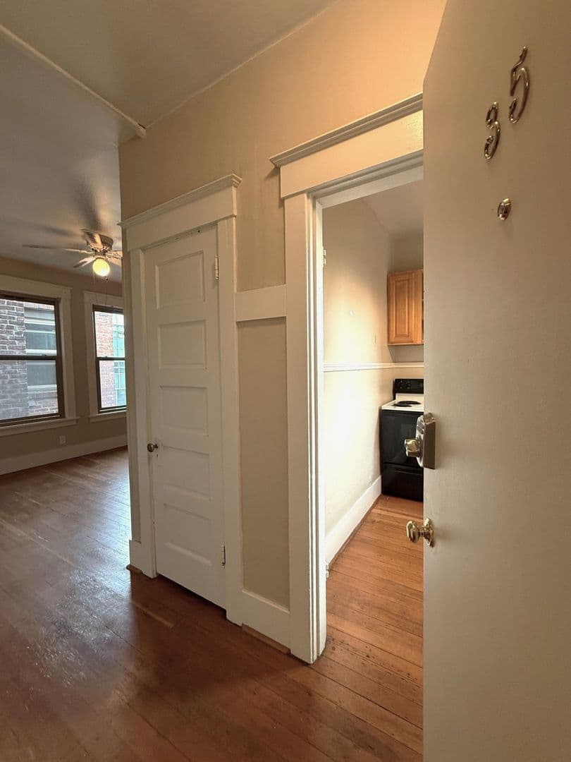 SEATTLE Apartment: 1215 E SPRING ST