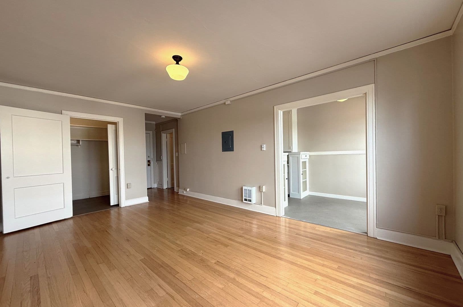 Seattle Apartment: 1833 13th Ave