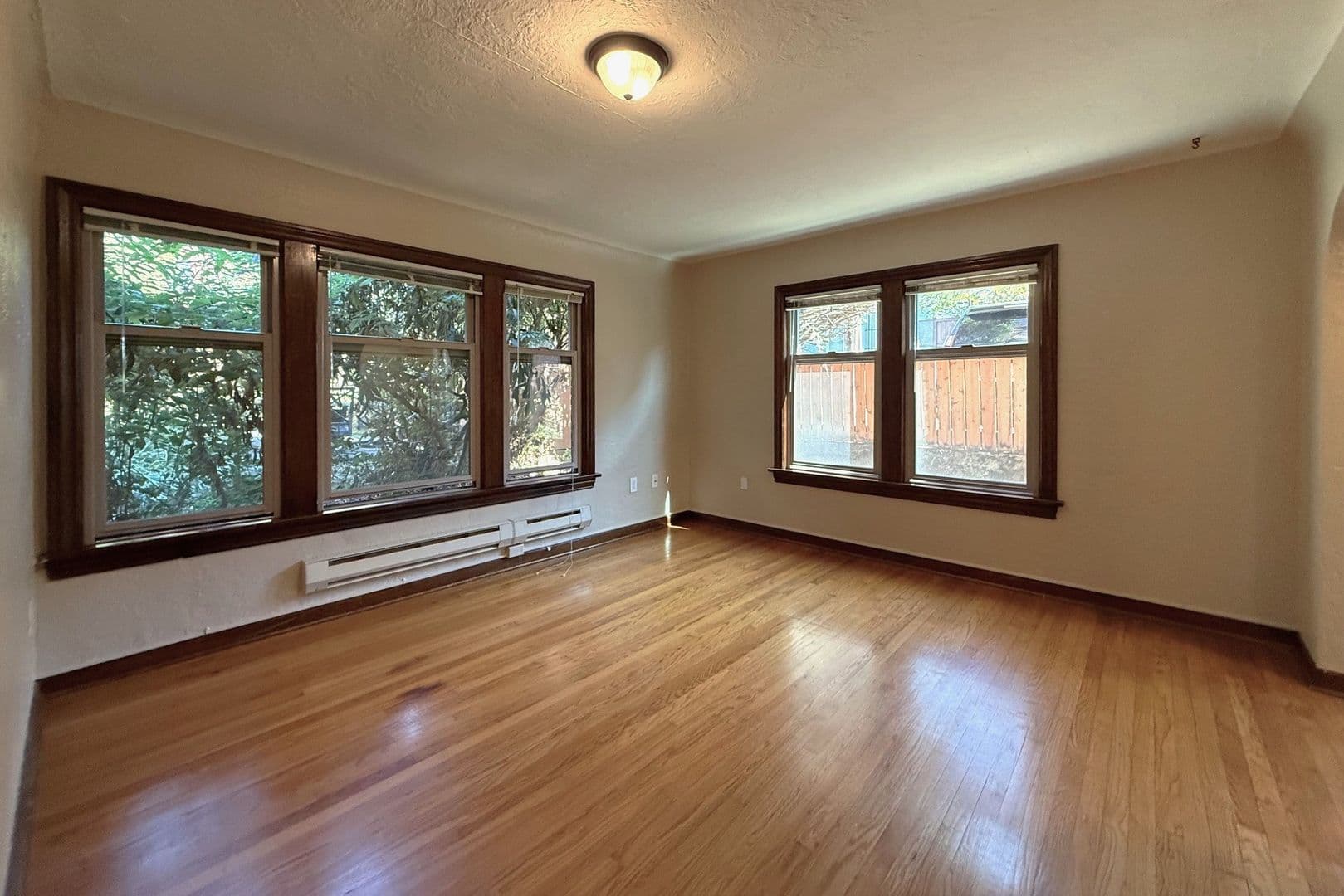 SEATTLE Apartment: 2032 YALE AVE E