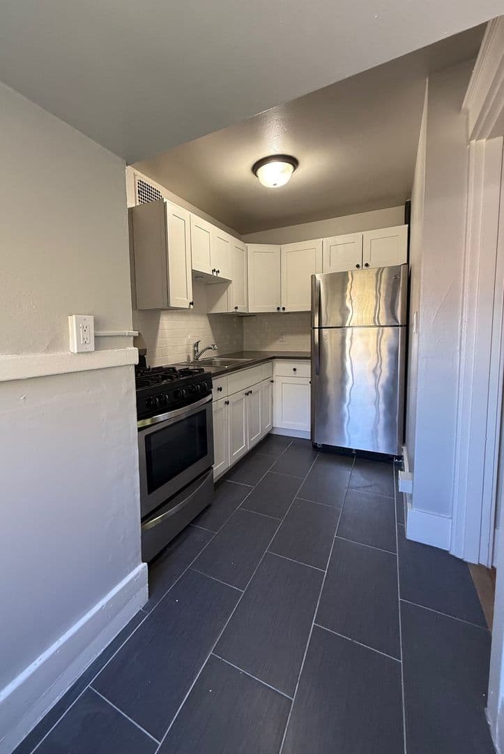 Tacoma Apartment: 629 St Helens Ave
