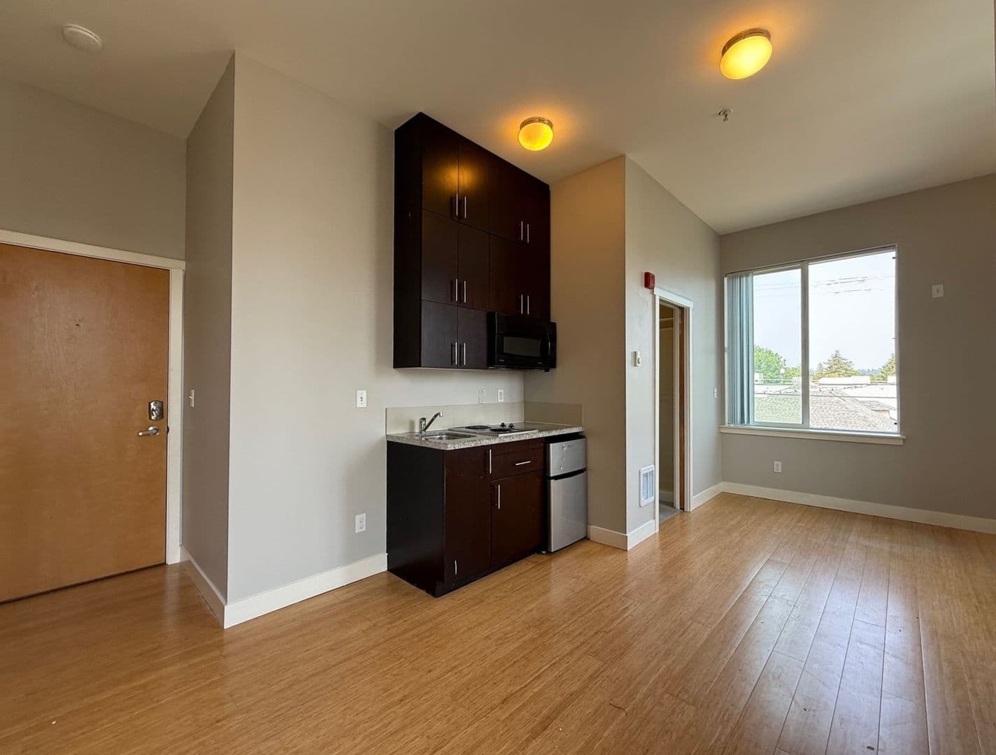 Seattle Apartment: 5043 Brooklyn Ave NE