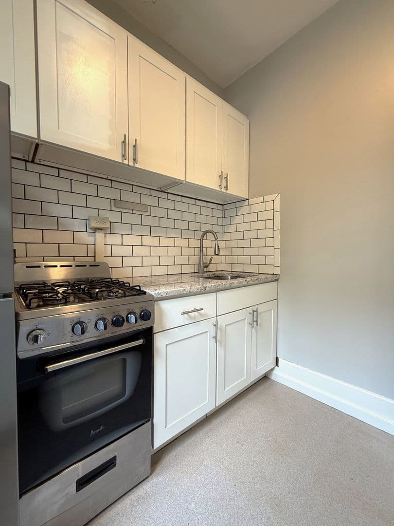 Seattle Apartment: 1803 E John St