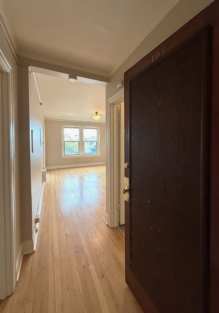 Seattle Apartment: 1833 13th Ave
