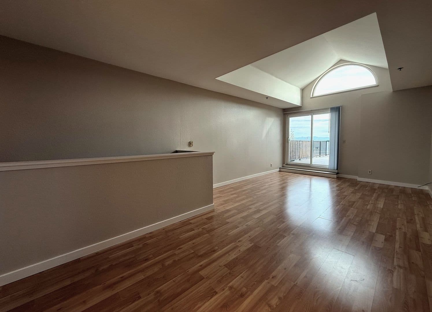 Seattle Apartment: 1813 19th Ave