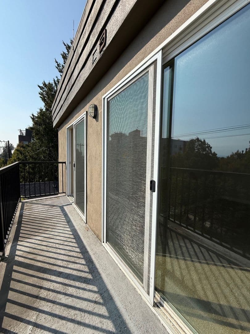 Seattle Apartment: 1813 19th Ave
