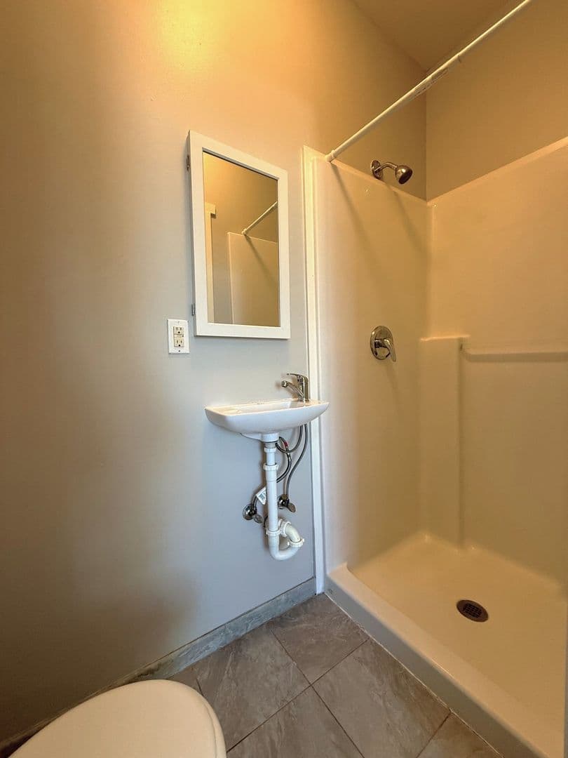Seattle Apartment: 5043 Brooklyn Ave NE