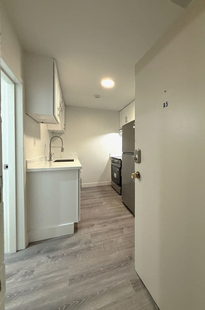 SEATTLE Apartment: 1215 E SPRING ST